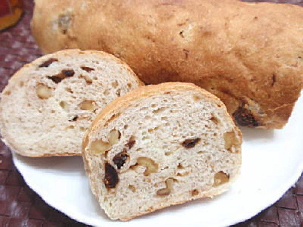 ドライイチジクとロースト胡桃の手作りパン