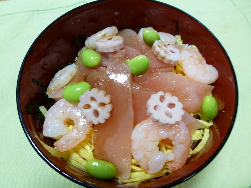 マグロ海鮮丼