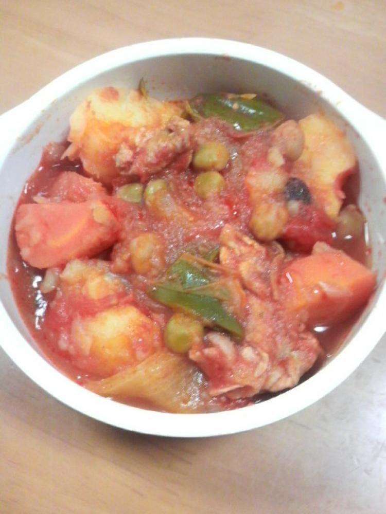 野菜と豆のトマト煮込み