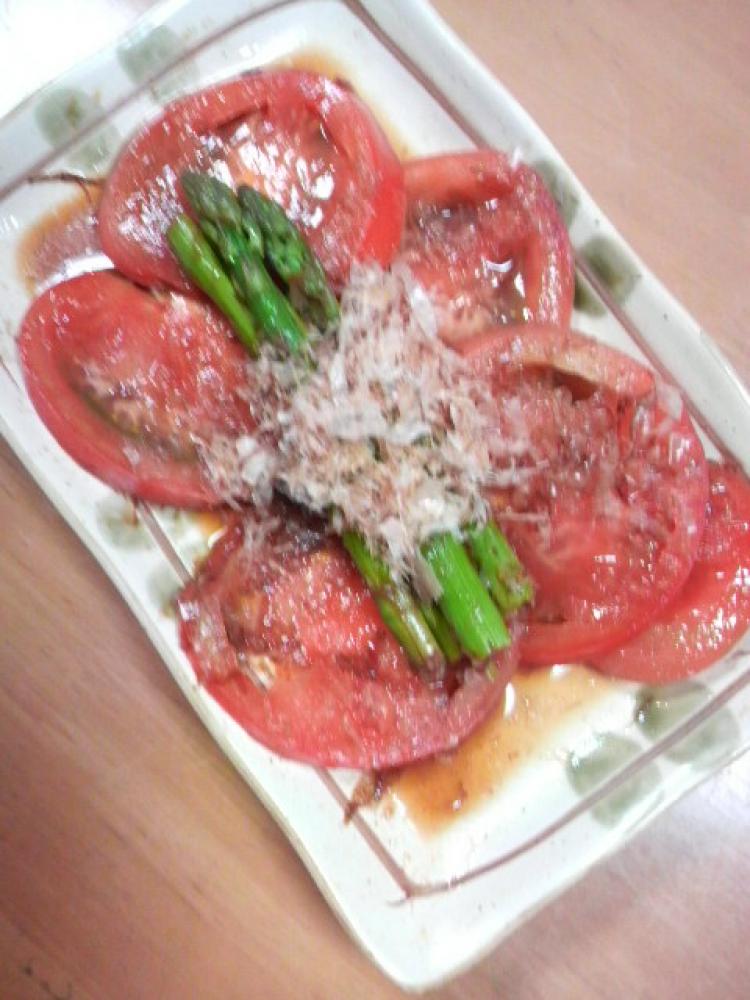 トマトとアスパラのサラダ
