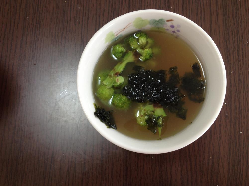 ブロッコリーと韓国海苔の味噌汁