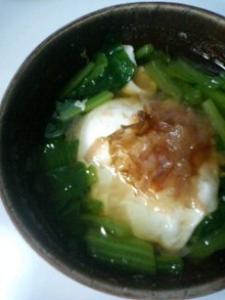 小松菜と落し卵のすまし汁
