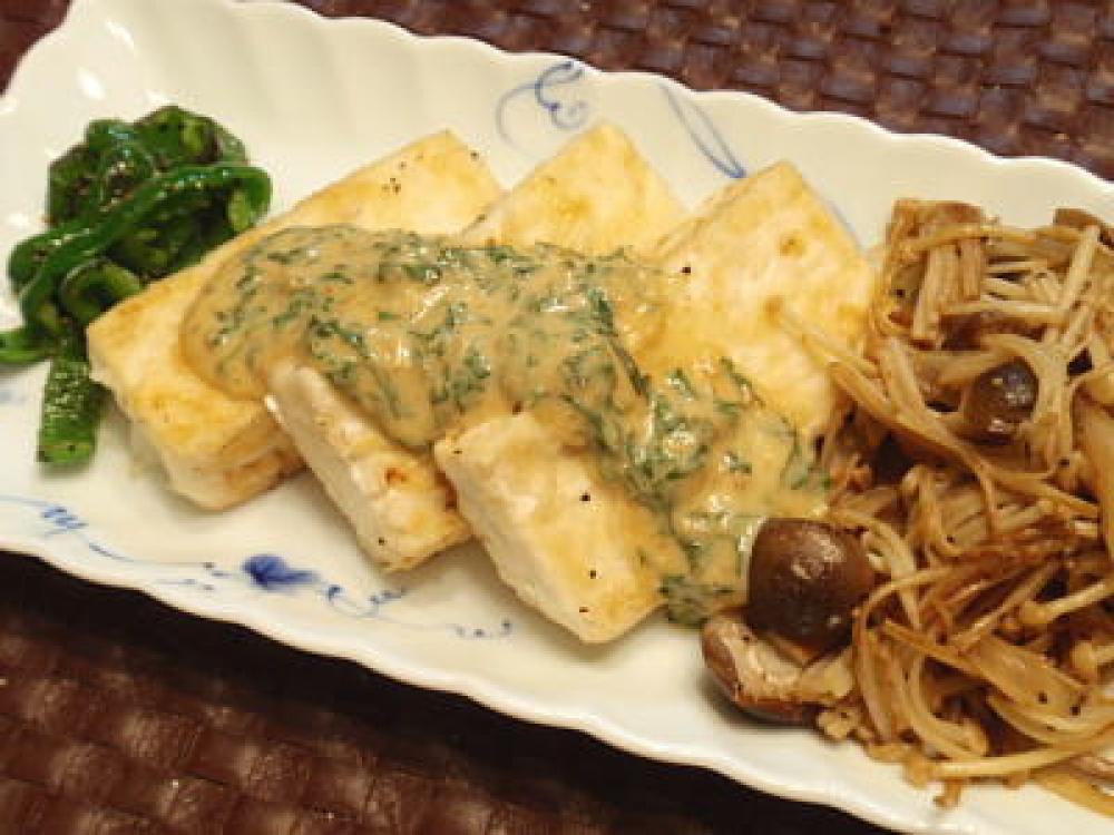 豆腐ステーキのシソ味噌マヨソース