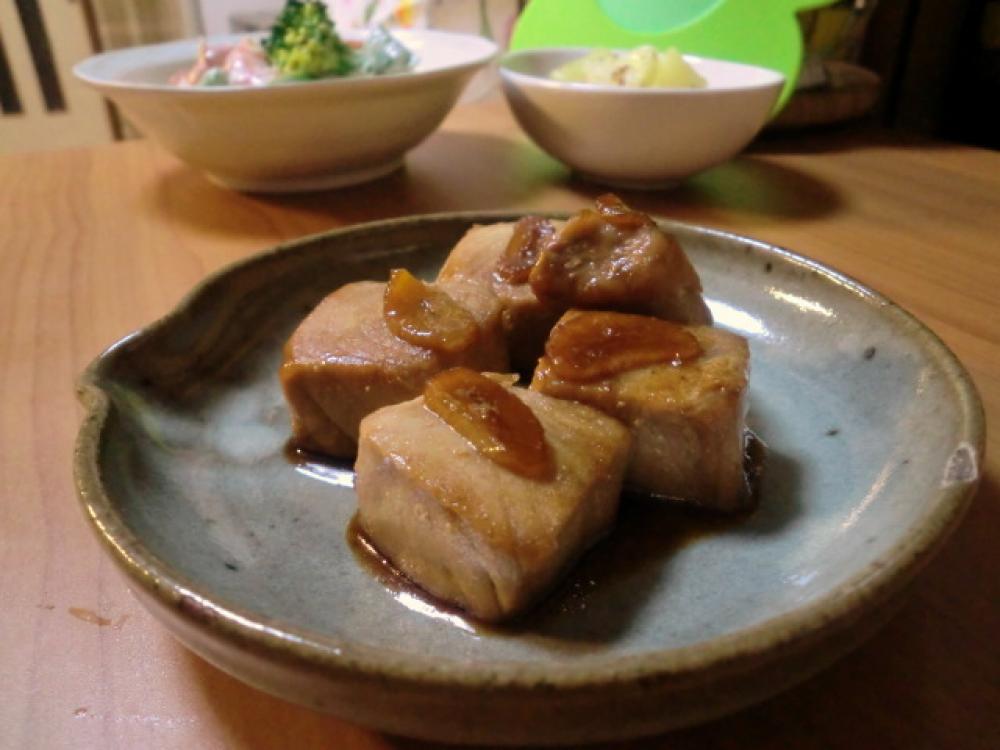 マグロのサイコロステーキ　ニンニク醤油