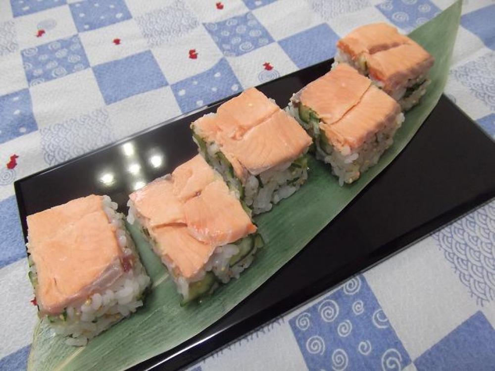 かわりご飯de鱒の押し寿司 